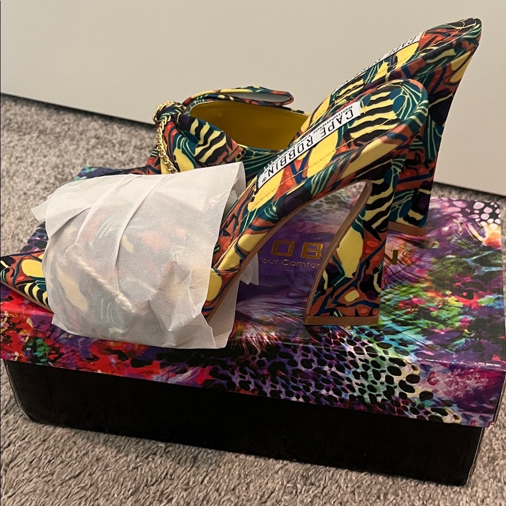 Cape Robbin Yellow Multi Floral Knot Slide with Gold Chain - Picture 3 of 5